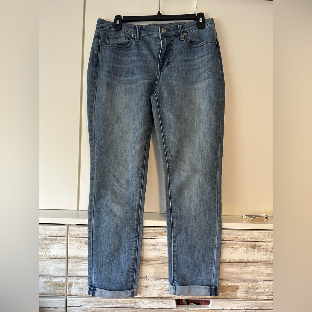 👖 DKNY Jeans Bleecker Boyfriend Size 6 Cuffed Straight Leg Denim